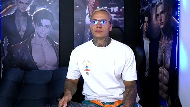 Snapshot of damian_becker chatting on July 17, 3:42 pm damian becker online show from July 17, 3:42 pm