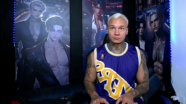 Snapshot of damian_becker chatting on June 19, 10:25 pm damian becker online show from June 19, 10:25 pm