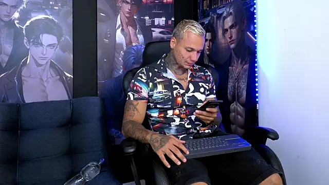 Snapshot of damian_becker chatting on July 10, 10:21 pm damian becker online show from July 10, 10:21 pm