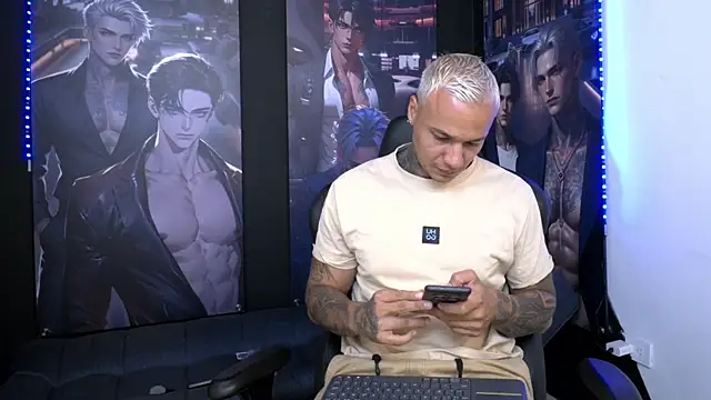 Snapshot of damian_becker chatting on June 14, 7:59 pm damian becker online show from June 14, 7:59 pm