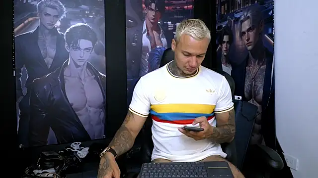 Snapshot of damian_becker chatting on June 27, 10:49 pm damian becker online show from June 27, 10:49 pm