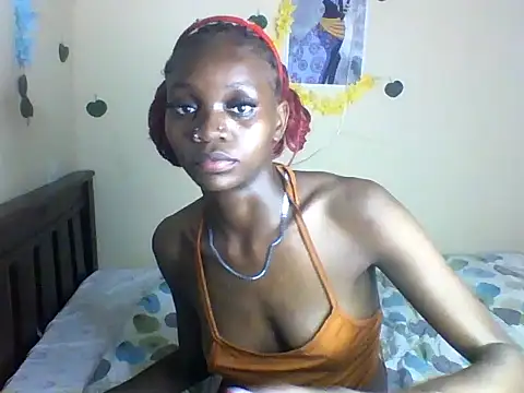 Snapshot of LunaNior chatting on June 7, 1:00 am LunaNior online show from June 7, 1:00 am