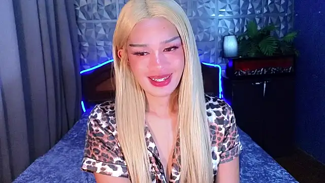 WhisperMyName Aubrey online show from June 10, 3:35 pm