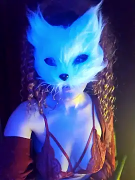 lilianroses online show from April 20, 9:27 pm