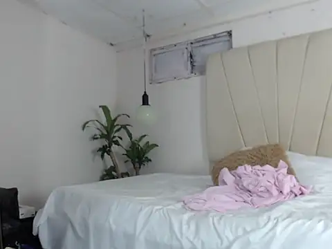 kristel lee  online show from April 22, 2:51 am