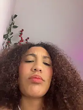 Daphnne Curly online show from May 27, 12:01 pm