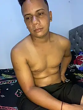 ReinaldoZapata online show from April 18, 3:09 am