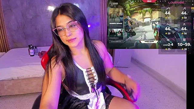 LuciaReid online show from May 13, 12:34 pm