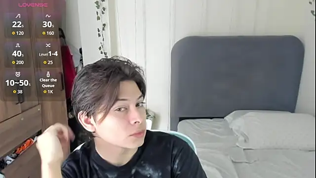Snapshot of Felixzyn chatting on April 28, 6:56 pm Felixzyn online show from April 28, 6:56 pm