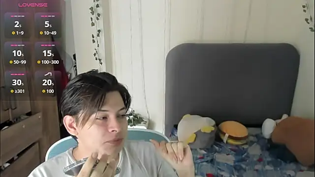 Snapshot of Felixzyn chatting on April 23, 7:26 pm Felixzyn online show from April 23, 7:26 pm