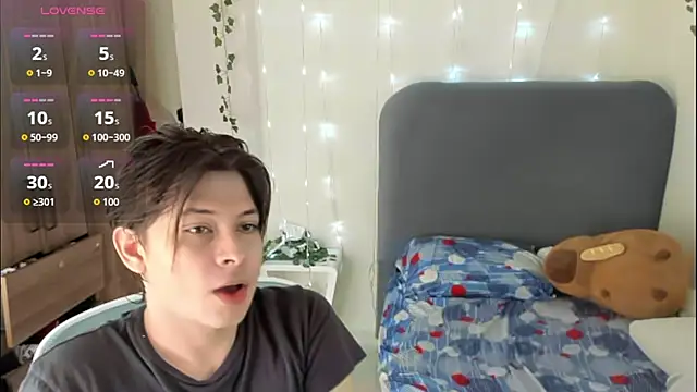 Snapshot of Felixzyn chatting on April 22, 6:58 pm Felixzyn online show from April 22, 6:58 pm