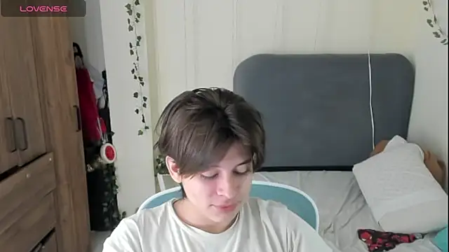 Snapshot of Felixzyn chatting on May 24, 7:14 pm Felixzyn online show from May 24, 7:14 pm