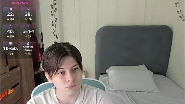 Snapshot of Felixzyn chatting on April 26, 7:44 pm Felixzyn online show from April 26, 7:44 pm