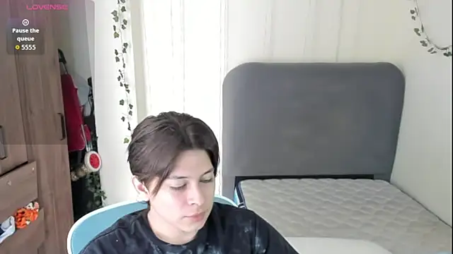 Snapshot of Felixzyn chatting on April 30, 6:59 pm Felixzyn online show from April 30, 6:59 pm
