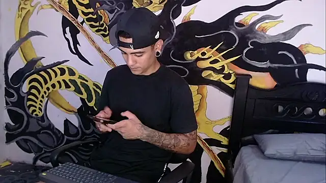 Snapshot of Kizameee_ chatting on June 11, 4:59 pm Kizameee online show from June 11, 4:59 pm