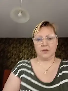 I amVeronicle online show from May 23, 8:13 am