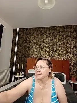 I amVeronicle online show from May 23, 8:19 pm
