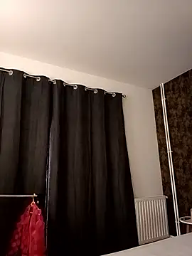 I amVeronicle online show from April 20, 3:02 pm