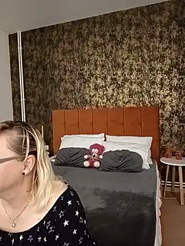 I amVeronicle online show from May 17, 5:46 pm