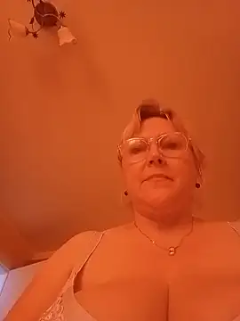 Snapshot of I_amVeronicle chatting on June 18, 12:32 pm I amVeronicle online show from June 18, 12:32 pm