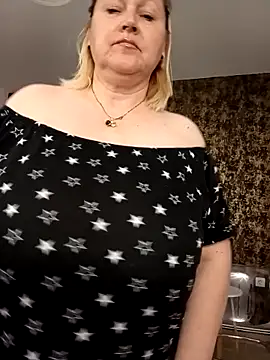 I amVeronicle online show from May 1, 5:40 pm