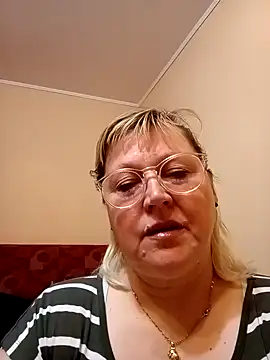 I amVeronicle online show from May 5, 6:22 pm