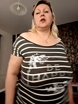 I amVeronicle online show from May 10, 4:42 pm