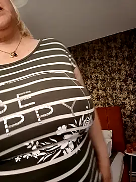 I amVeronicle online show from April 25, 12:41 pm
