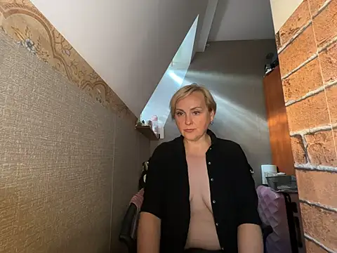 Snapshot of Svetlysvet chatting on June 1, 6:13 am Svetlysvet online show from June 1, 6:13 am