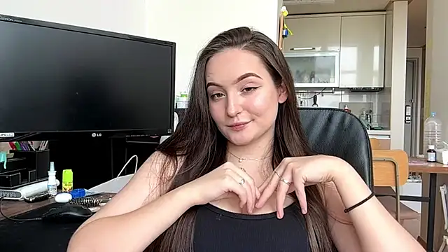 Emilly Cart online show from June 2, 4:56 am