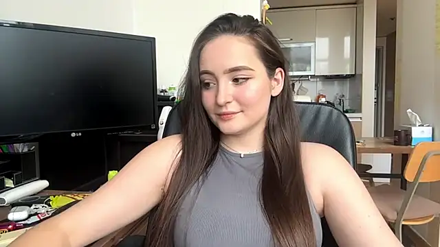 Emilly Cart online show from May 20, 3:25 am