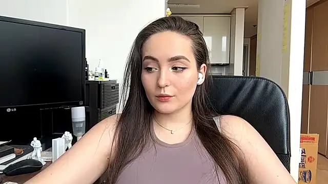 Emilly Cart online show from May 2, 3:12 am