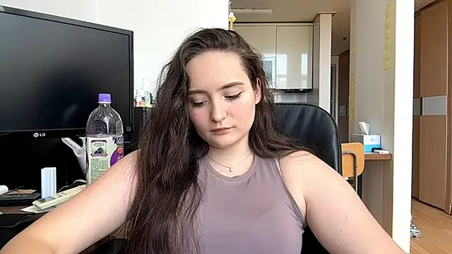 Emilly Cart online show from May 10, 2:37 am