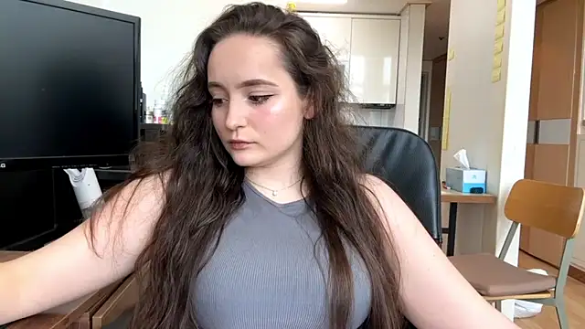Emilly Cart online show from May 6, 3:21 am