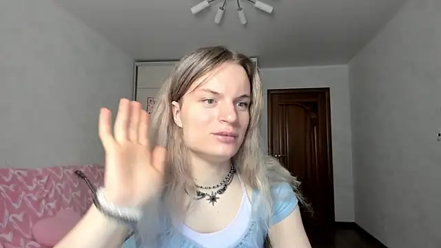 milliKira006 online show from May 12, 4:20 am
