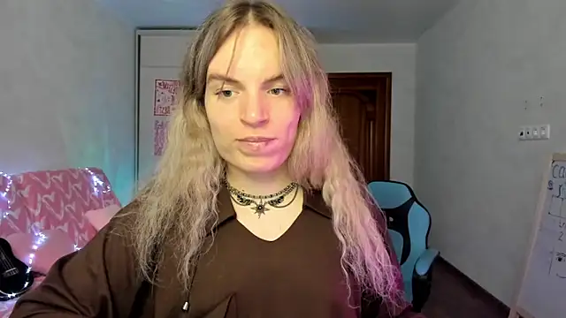 milliKira006 online show from May 15, 12:36 pm