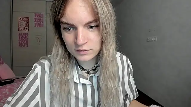 milliKira006 online show from May 9, 4:49 am