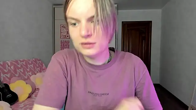 milliKira006 online show from May 23, 4:22 am