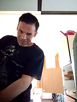 Shsaaeq online show from April 18, 5:04 pm