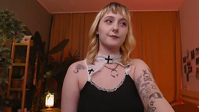 Emma Thomps online show from May 11, 2:45 pm