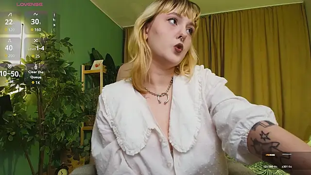 Emma Thomps online show from May 22, 2:04 pm