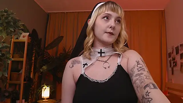 Emma Thomps online show from May 11, 2:07 pm
