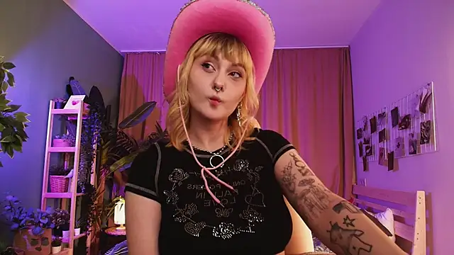 Emma Thomps online show from May 13, 2:02 pm
