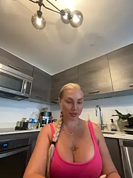 Karen Luxe online show from May 20, 7:55 pm