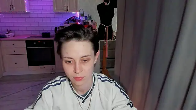 EVAARUS online show from April 18, 7:51 pm