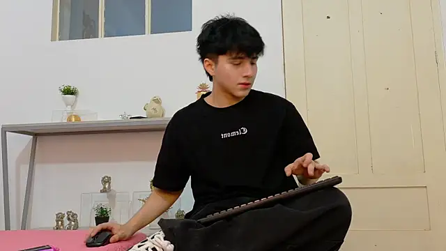 Snapshot of LunayDream chatting on June 12, 12:03 pm LunayDream online show from June 12, 12:03 pm