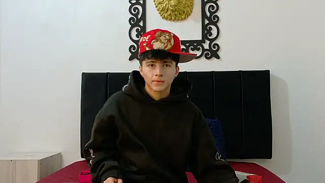 Snapshot of LunayDream chatting on June 9, 11:44 am LunayDream online show from June 9, 11:44 am
