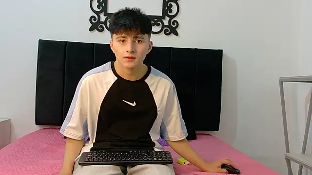 Snapshot of LunayDream chatting on July 6, 11:39 am LunayDream online show from July 6, 11:39 am