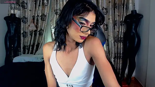 Snapshot of Hecate_doll chatting on July 17, 10:07 pm Hecate doll online show from July 17, 10:07 pm