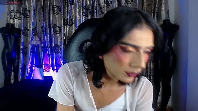 Snapshot of Hecate_doll chatting on July 12, 11:05 pm Hecate doll online show from July 12, 11:05 pm